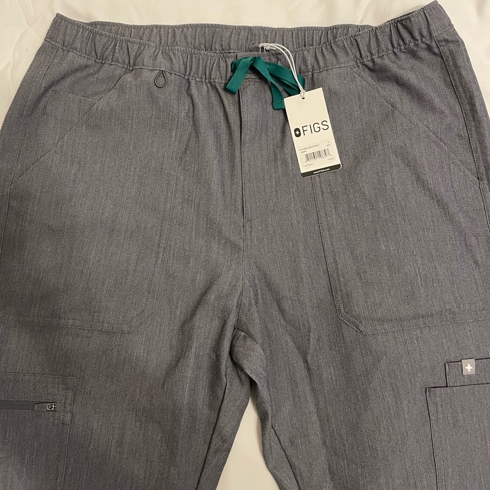 Women’s Figs scrubs. Medium gray. Large.
